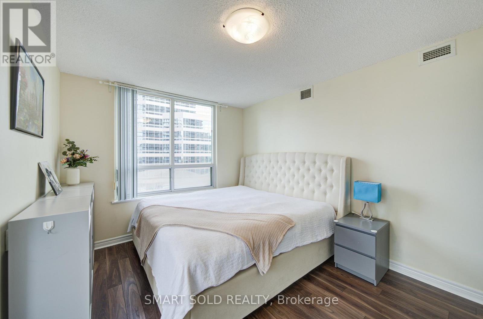 #1512 18 PARKVIEW AVENUE - 12