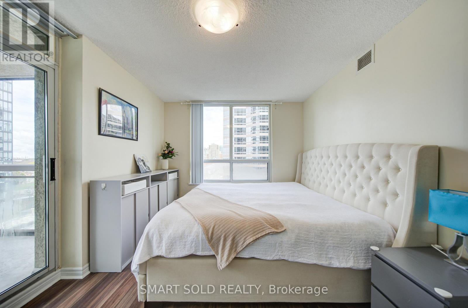 #1512 18 PARKVIEW AVENUE - 13