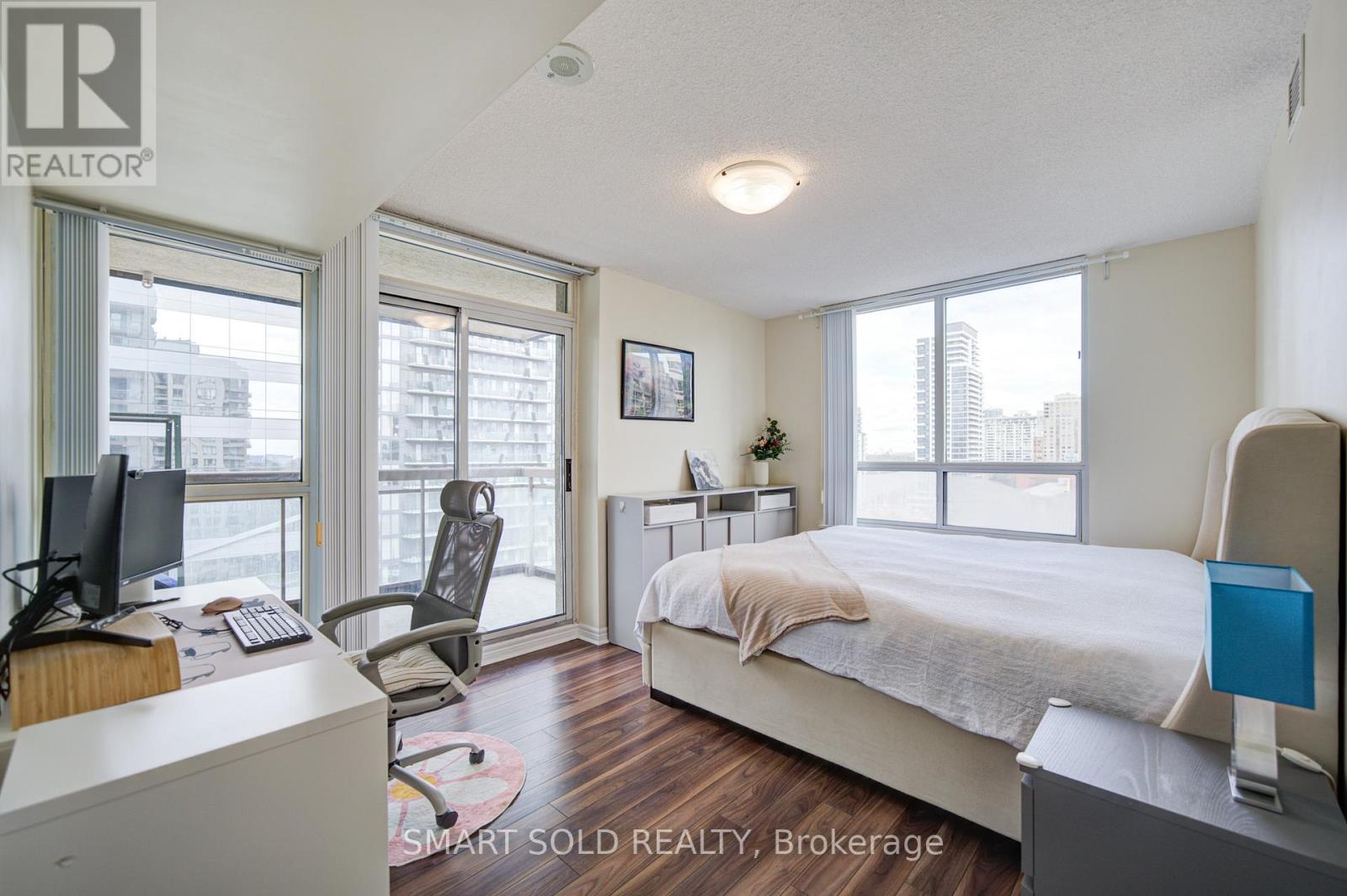 #1512 18 PARKVIEW AVENUE - 14