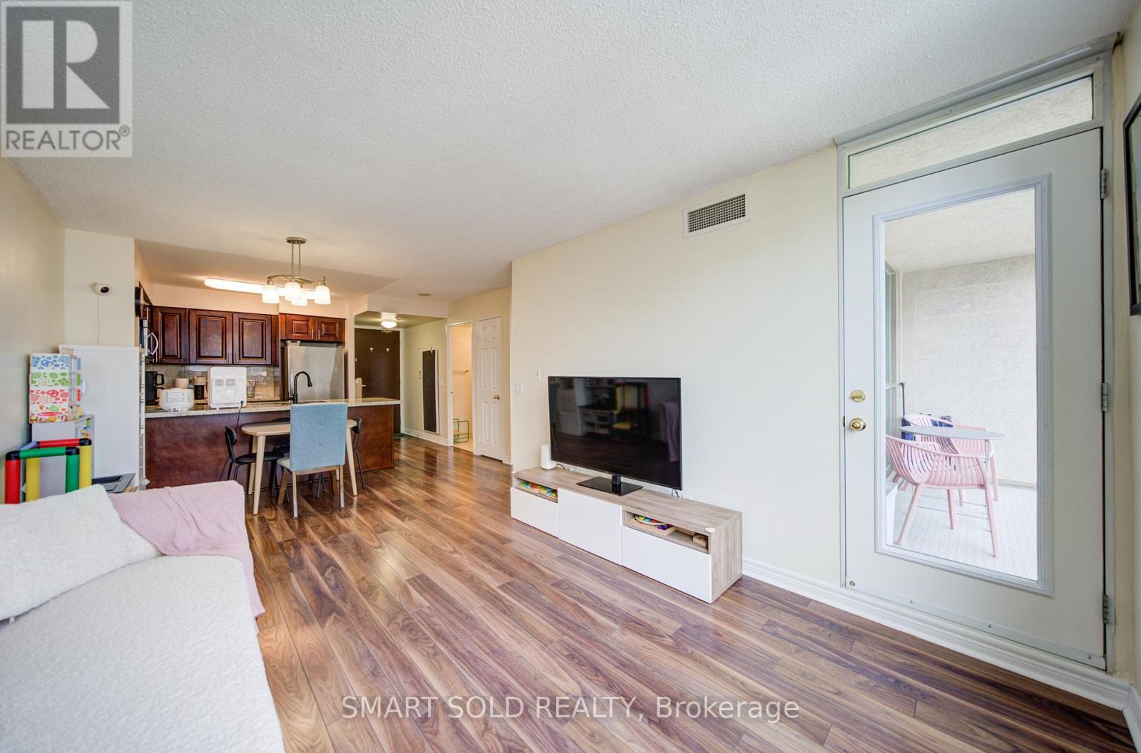 #1512 18 PARKVIEW AVENUE - 7
