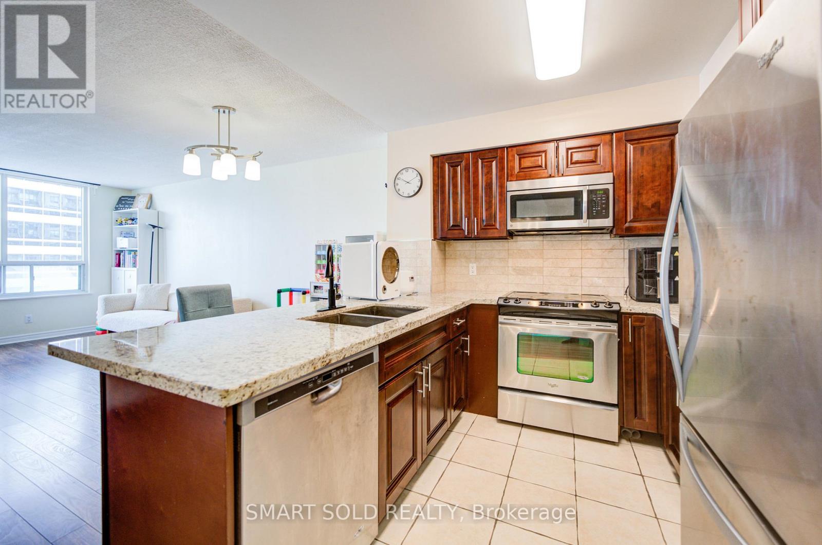 #1512 18 PARKVIEW AVENUE - 8