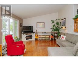 58 Byrd Avenue thumbnail 11