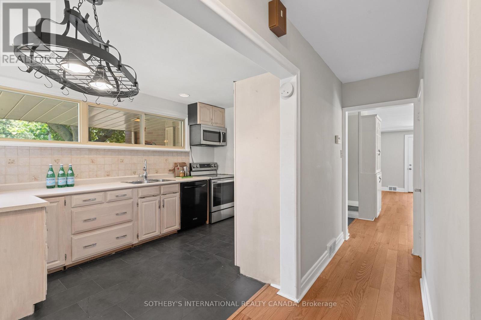 9 BABINGTON COURT - 13