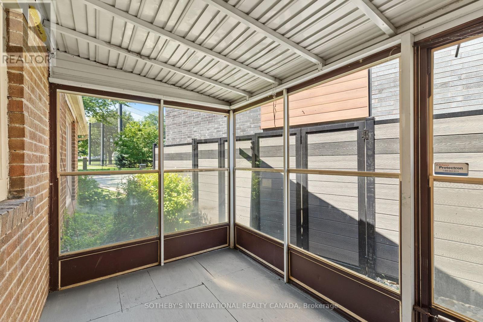 9 BABINGTON COURT - 18