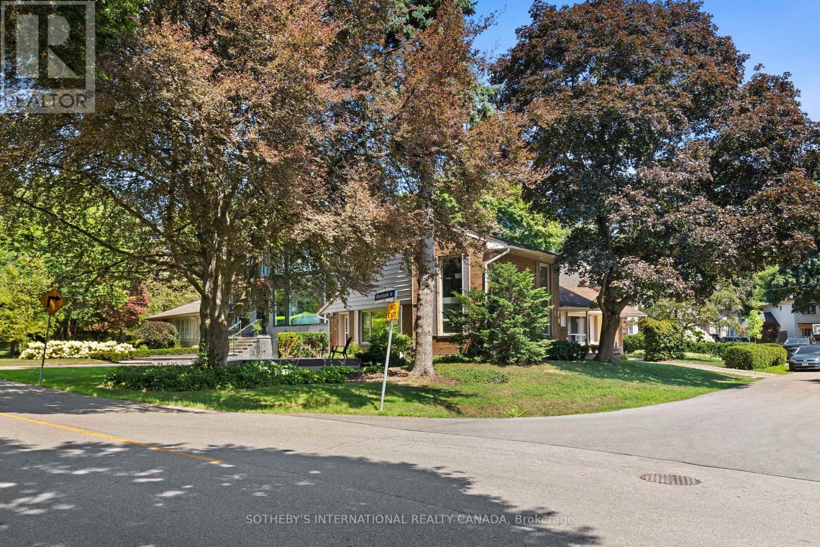9 BABINGTON COURT - 2