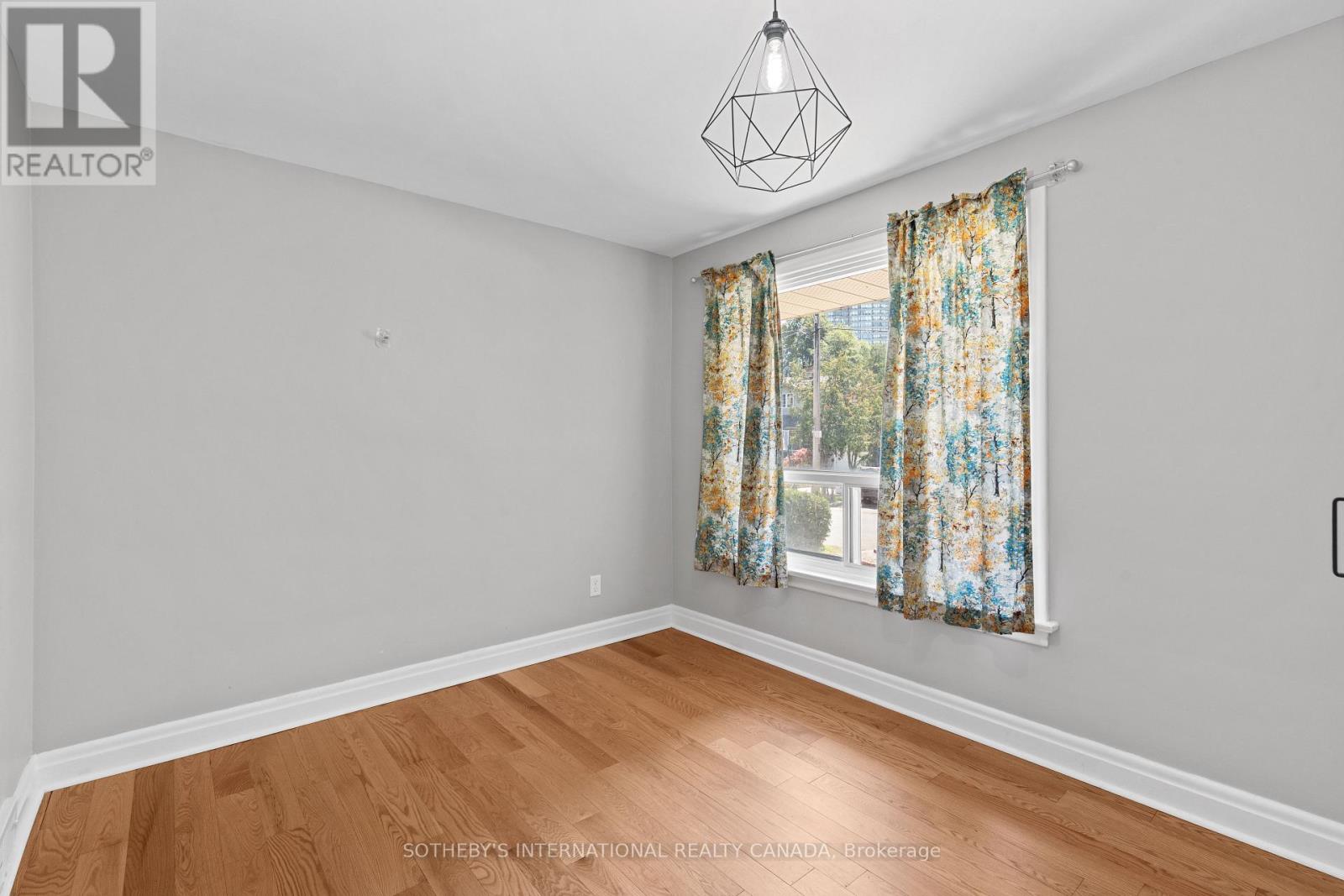 9 BABINGTON COURT - 24