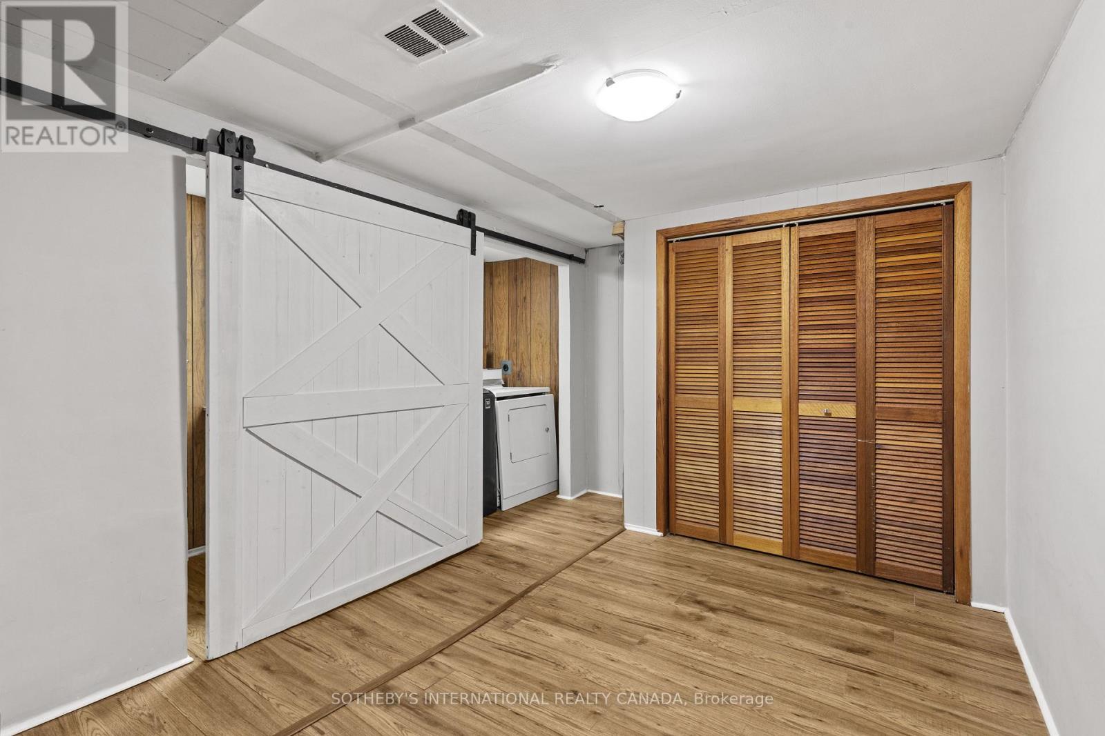 9 BABINGTON COURT - 26