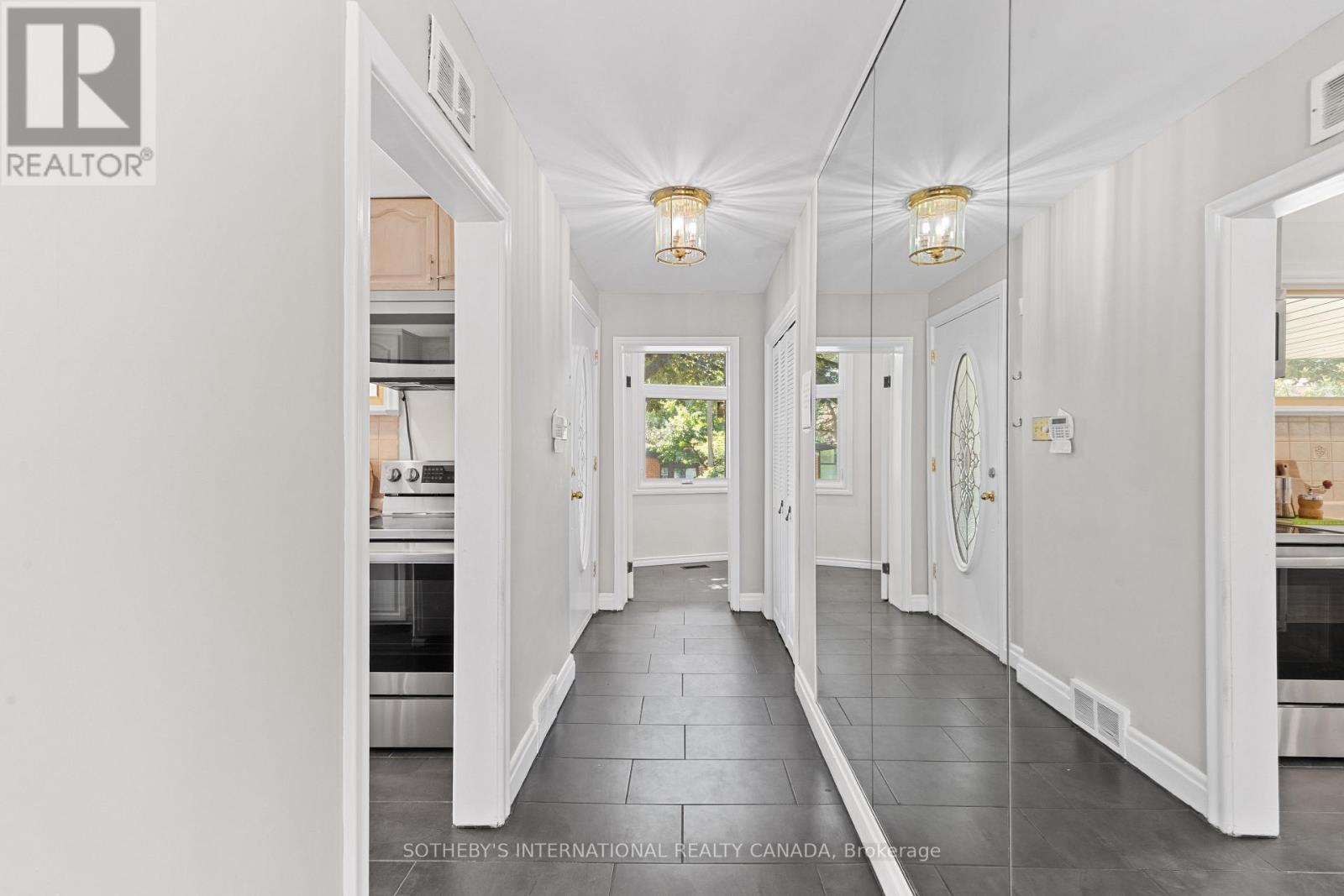 9 BABINGTON COURT - 7