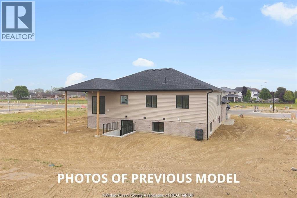 20 FENCELINE DRIVE - 31