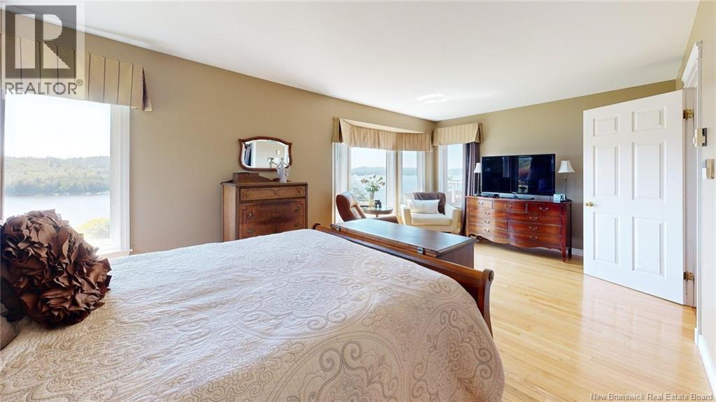 91 Rivershore Drive - Image 21