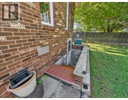 Living room/Fireplace - 2653 Concession Rd 12, Tecumseh, ON N8N2M1 Photo 9
