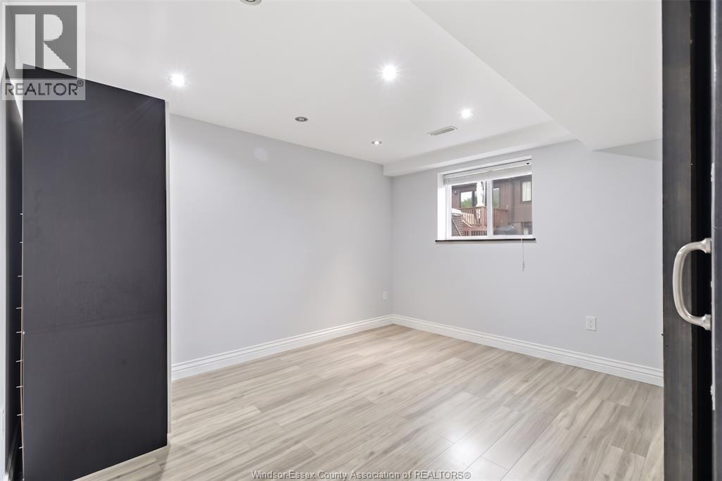 11911 MAITLAND AVENUE - 33