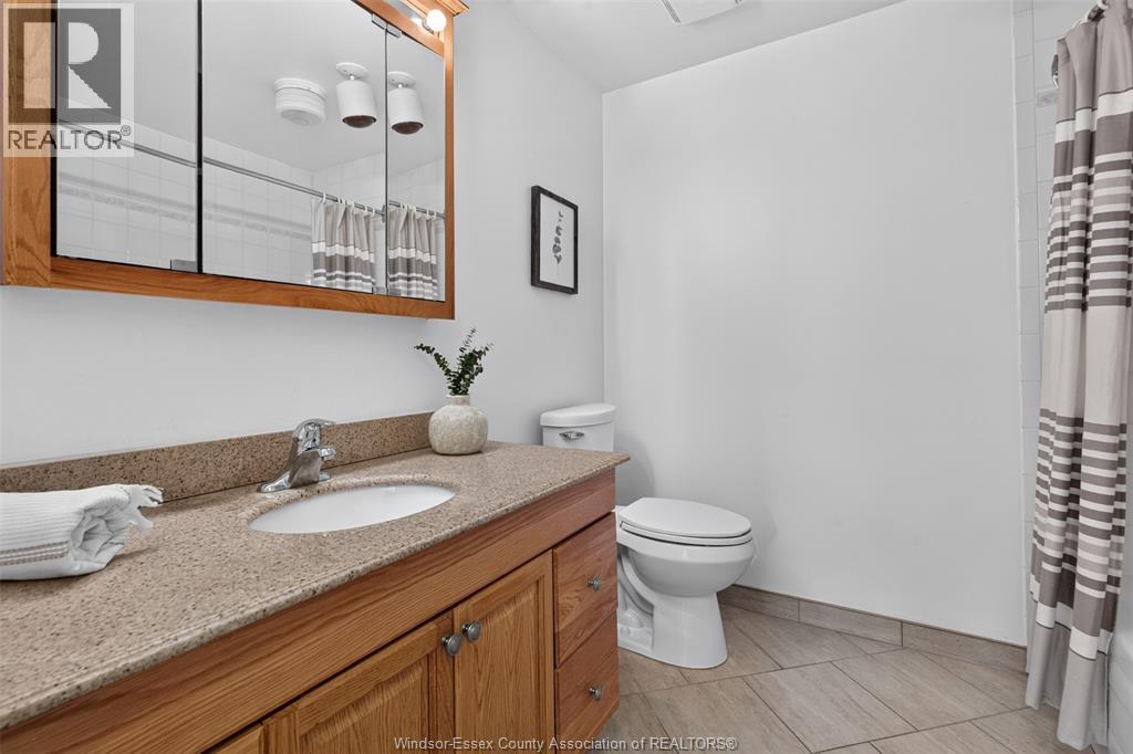 #203 3915 Southwinds DRIVE - 32