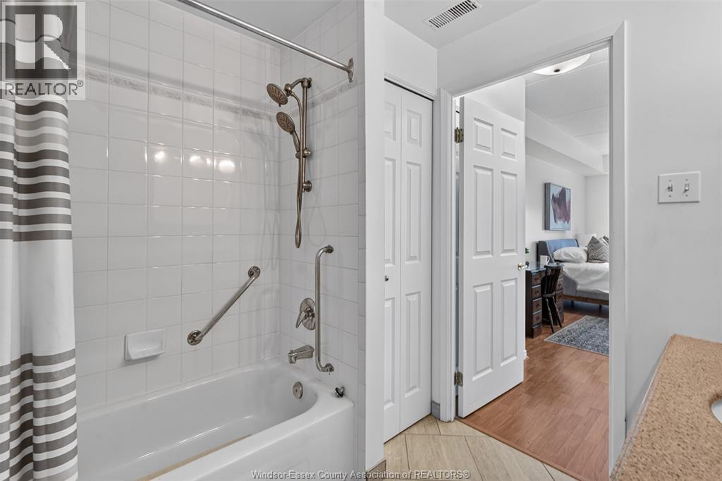 #203 3915 Southwinds DRIVE - 33
