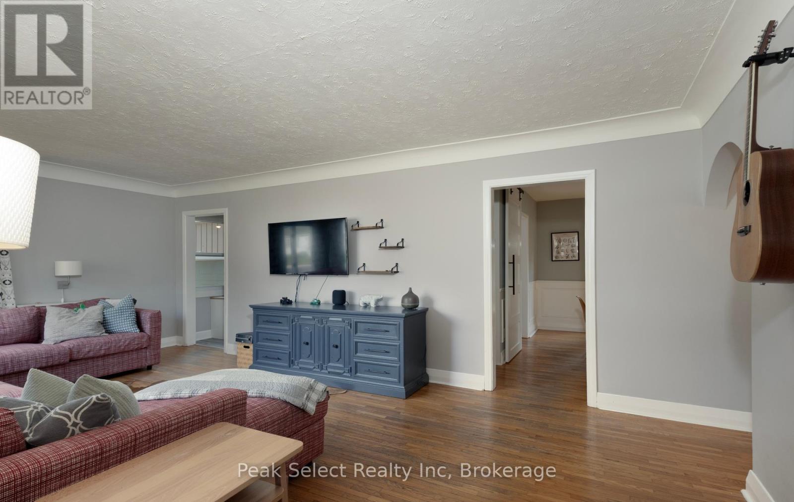 349 EDWARD STREET - 11