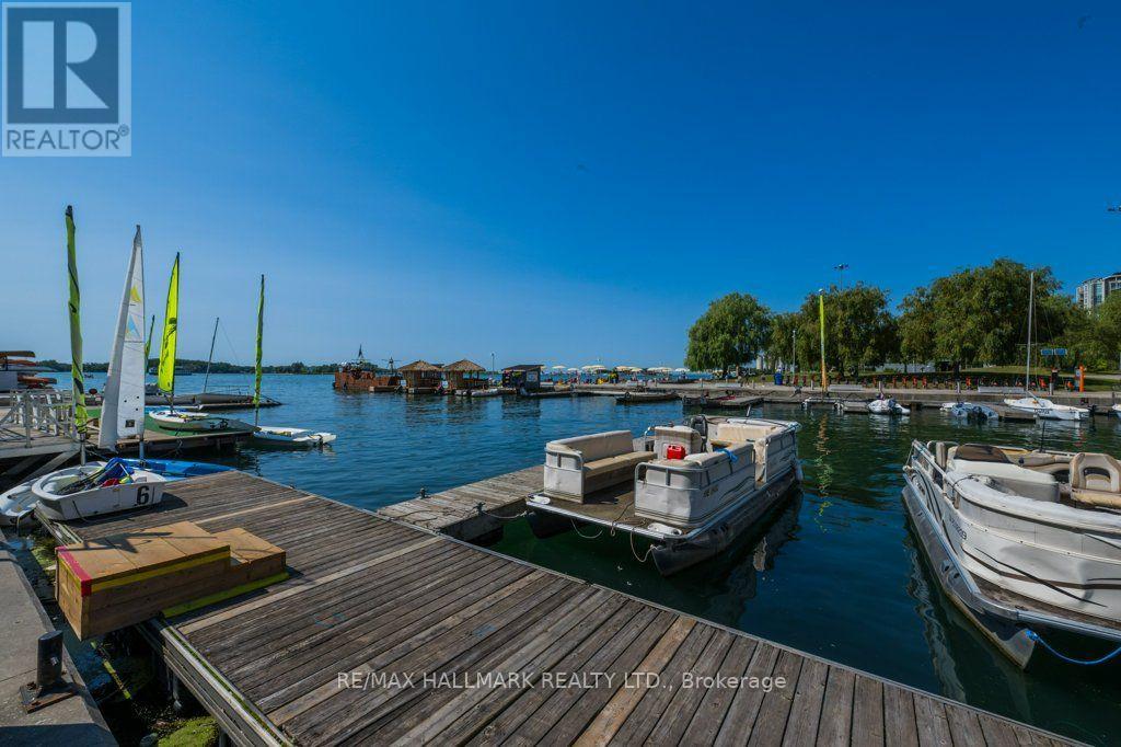 #404 251 QUEENS QUAY W - 33