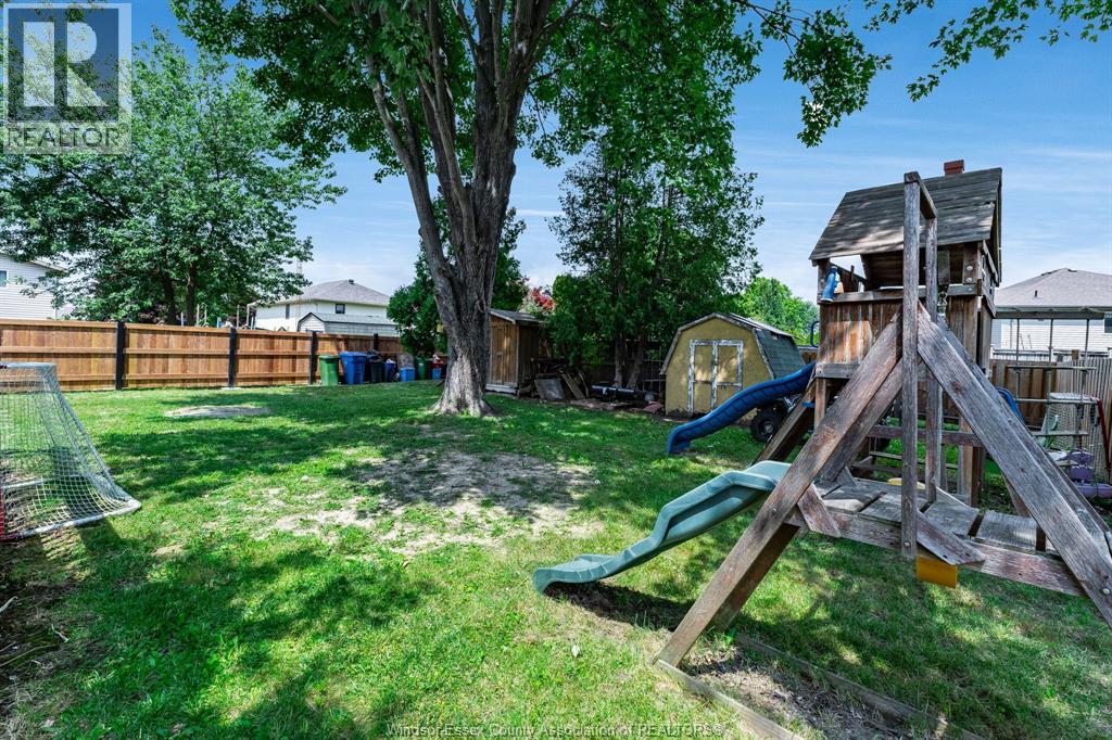 133 Maidstone AVENUE East - 32