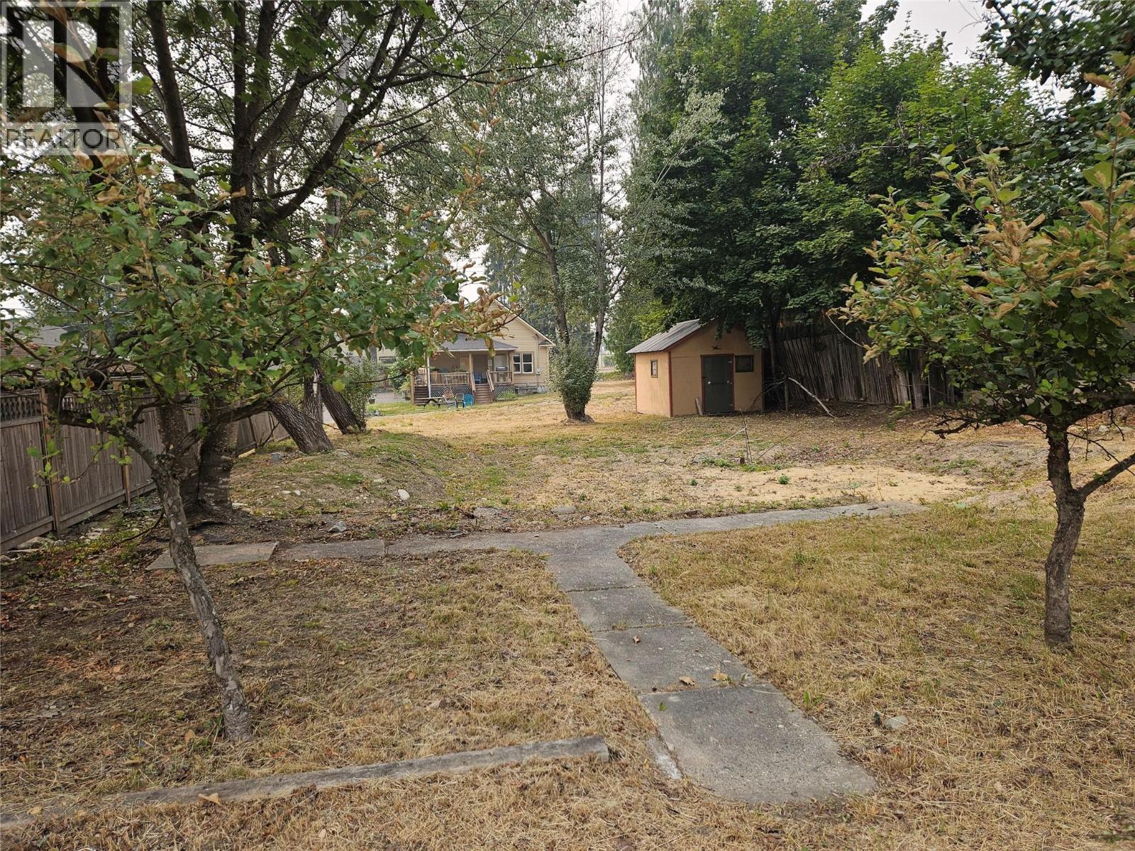 94 1st   NW Avenue, Nakusp — photo 2