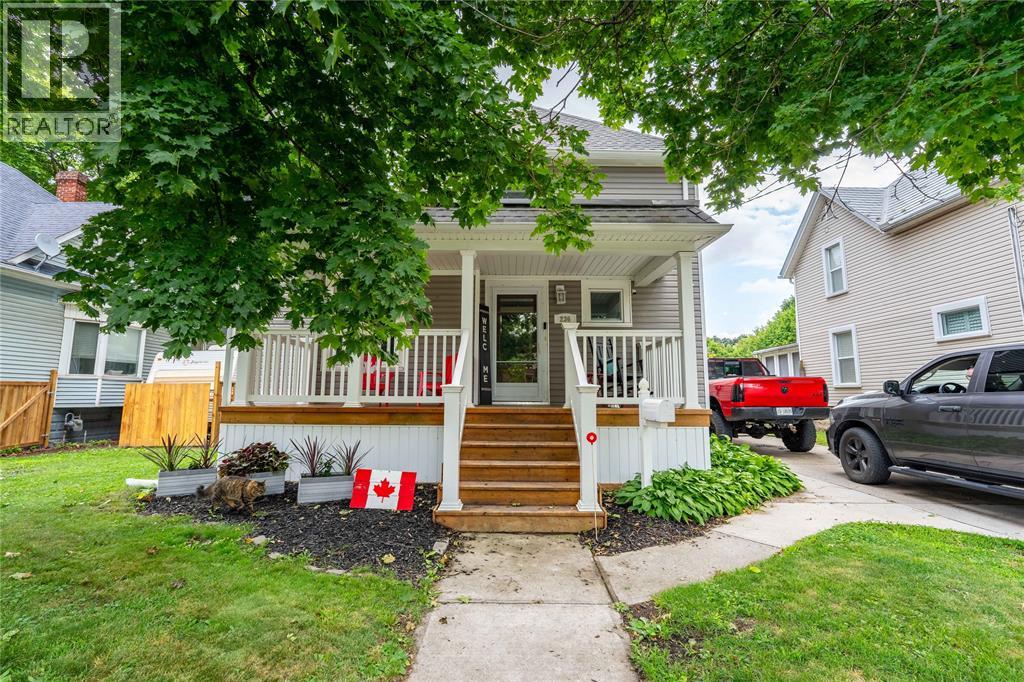 236 BROCK STREET South, Sarnia — photo 2