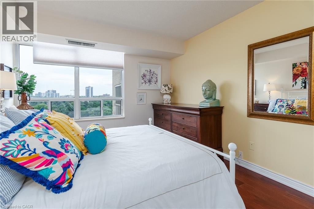 #1603 6 WILLOW Street - Image 28