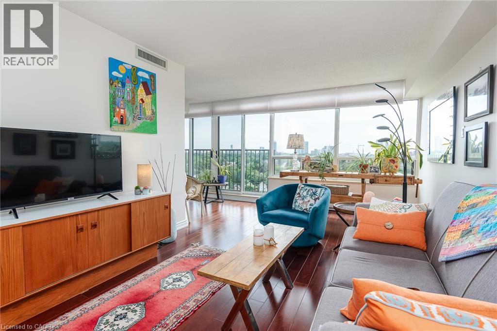 #1603 6 WILLOW Street - Image 19