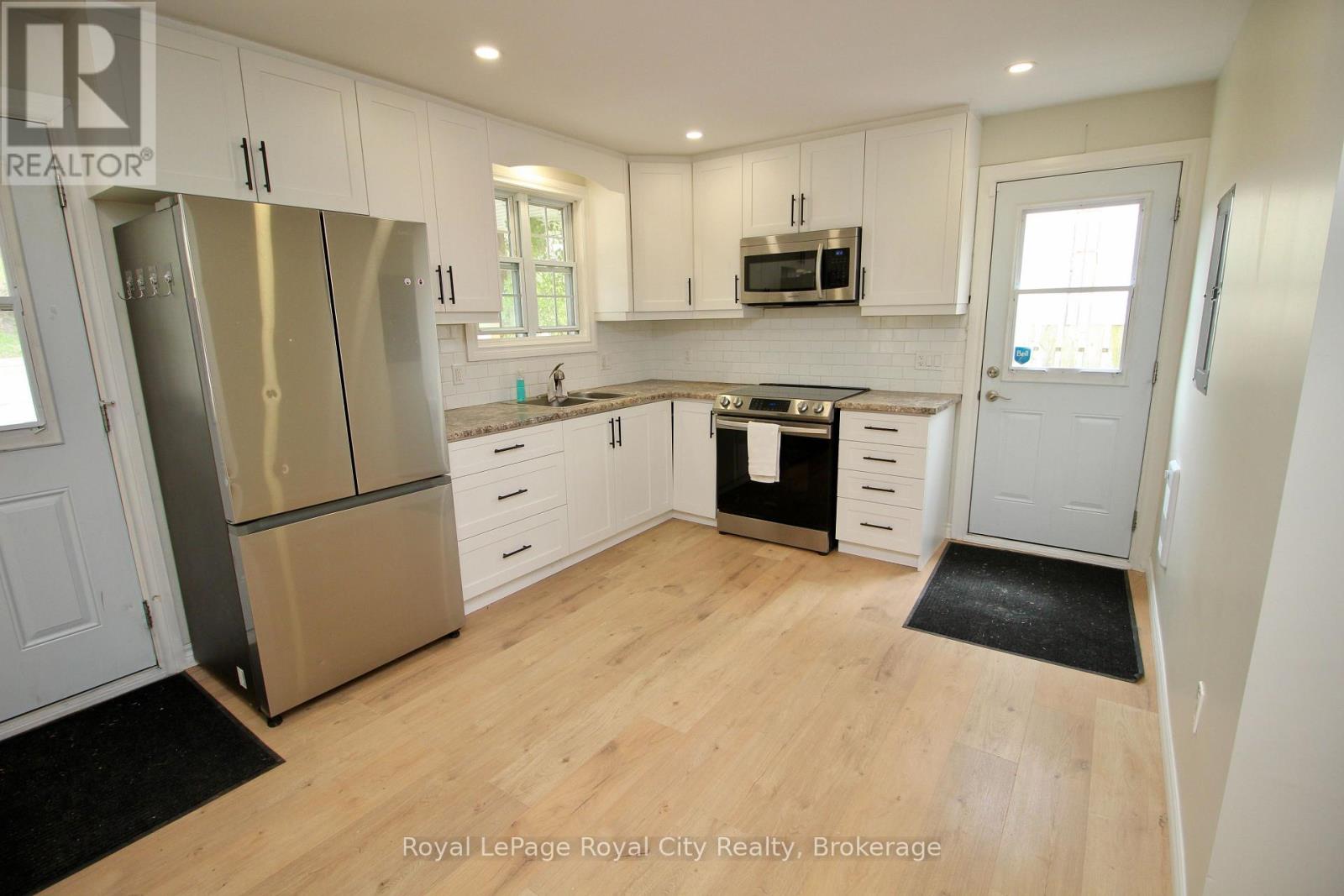 405 MAIN STREET S - 32