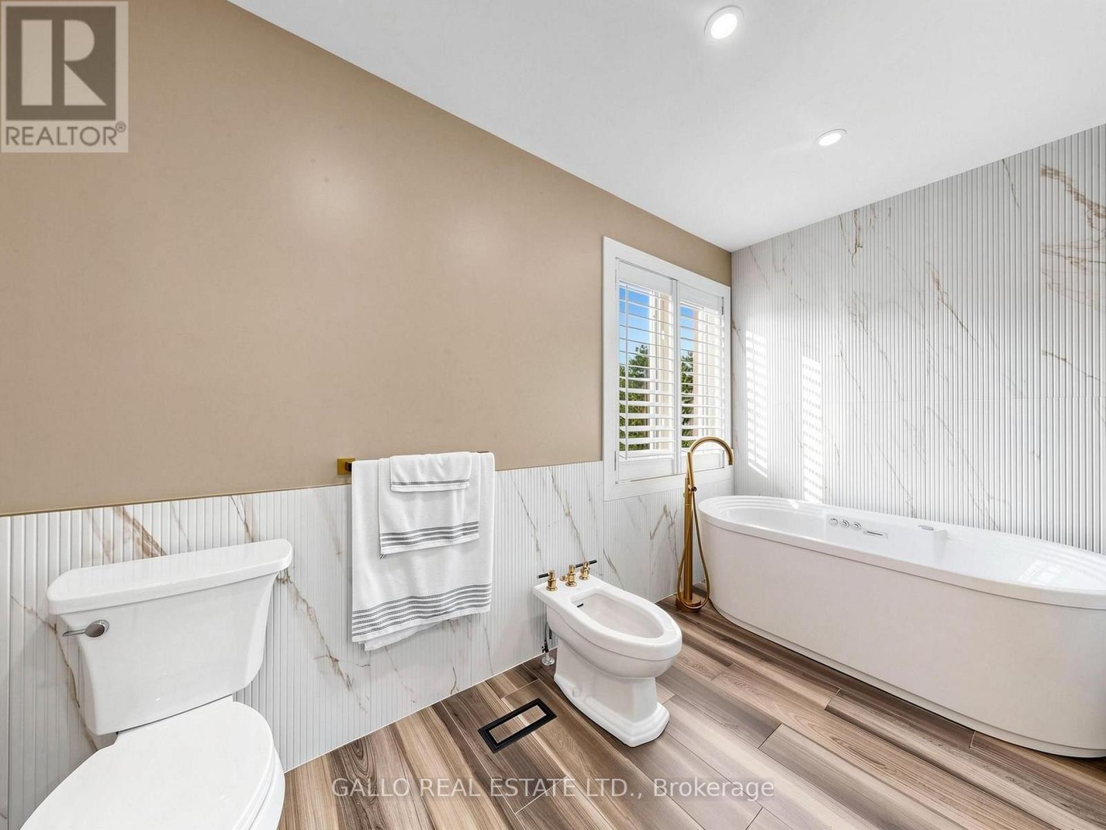 111 PONDMEDE CRESCENT - 23
