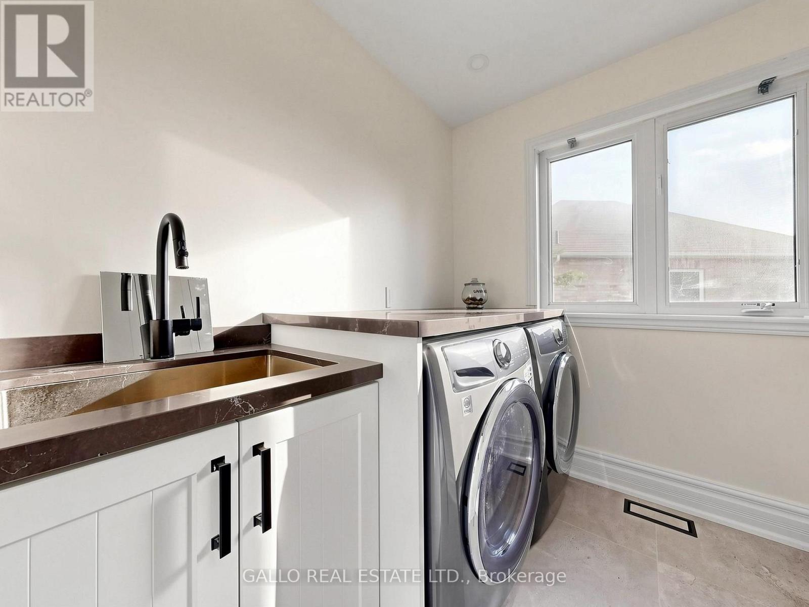 111 PONDMEDE CRESCENT - 24