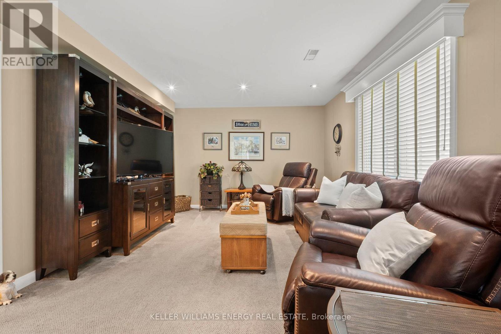 833 GLENMANOR DRIVE - 27