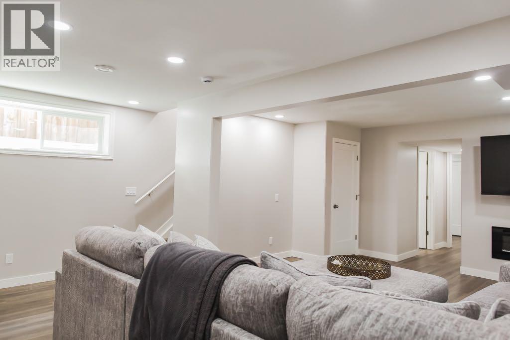 8852 96 Avenue - Image 35