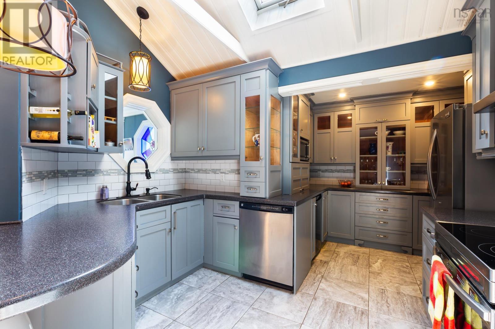 12 Waye Court - 8
