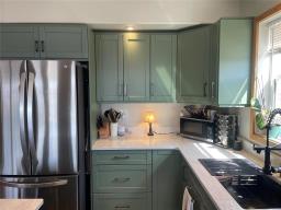 Eat in kitchen - 335 Prairie Lake Road, Lake Of The Prairies, MB R0J0X0 Photo 8