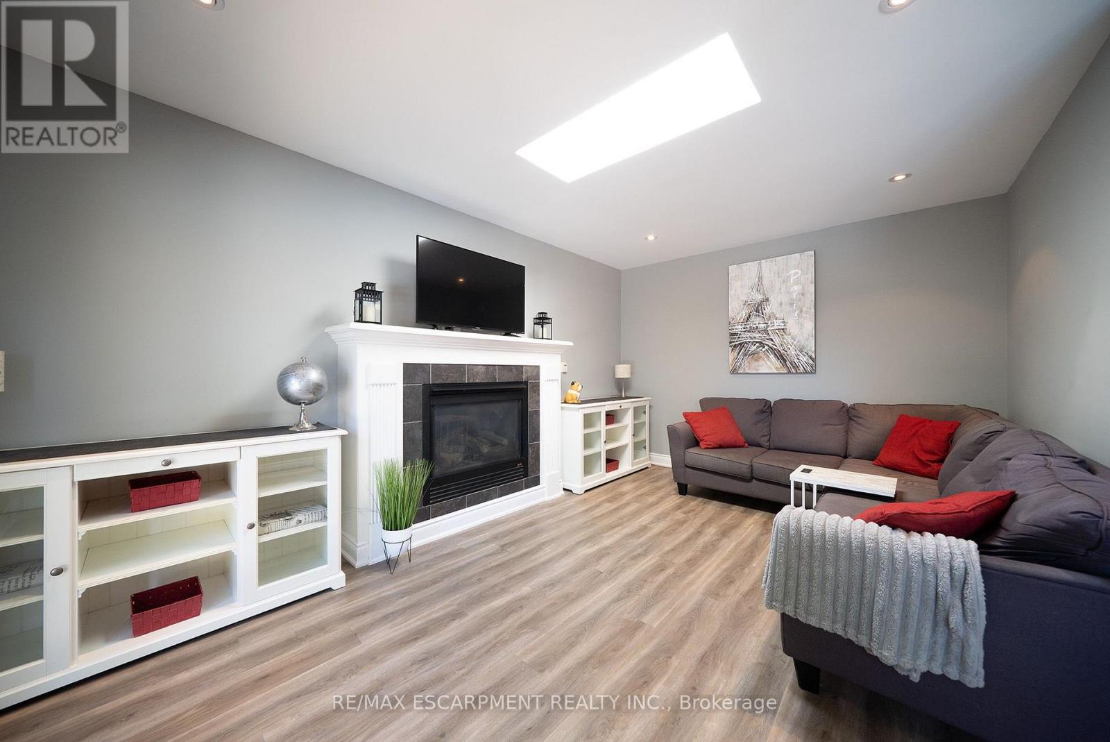 20 HOGARTH ROAD - 16