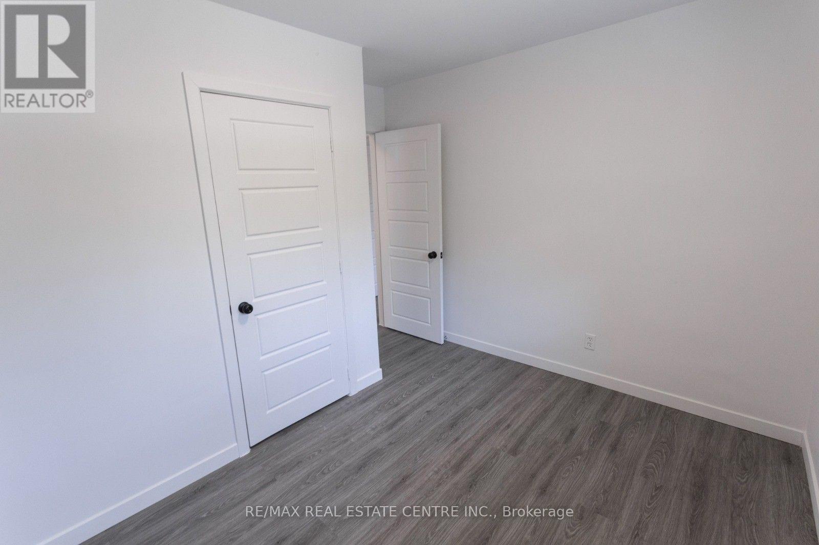 391 TAMARACK DRIVE - 11