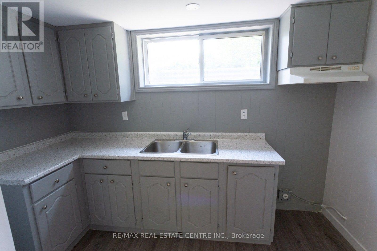 391 TAMARACK DRIVE - 12