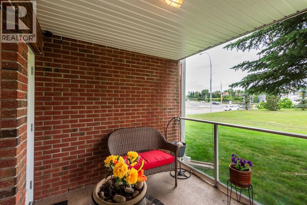 1818 Simcoe Boulevard Southwest - Photo 8