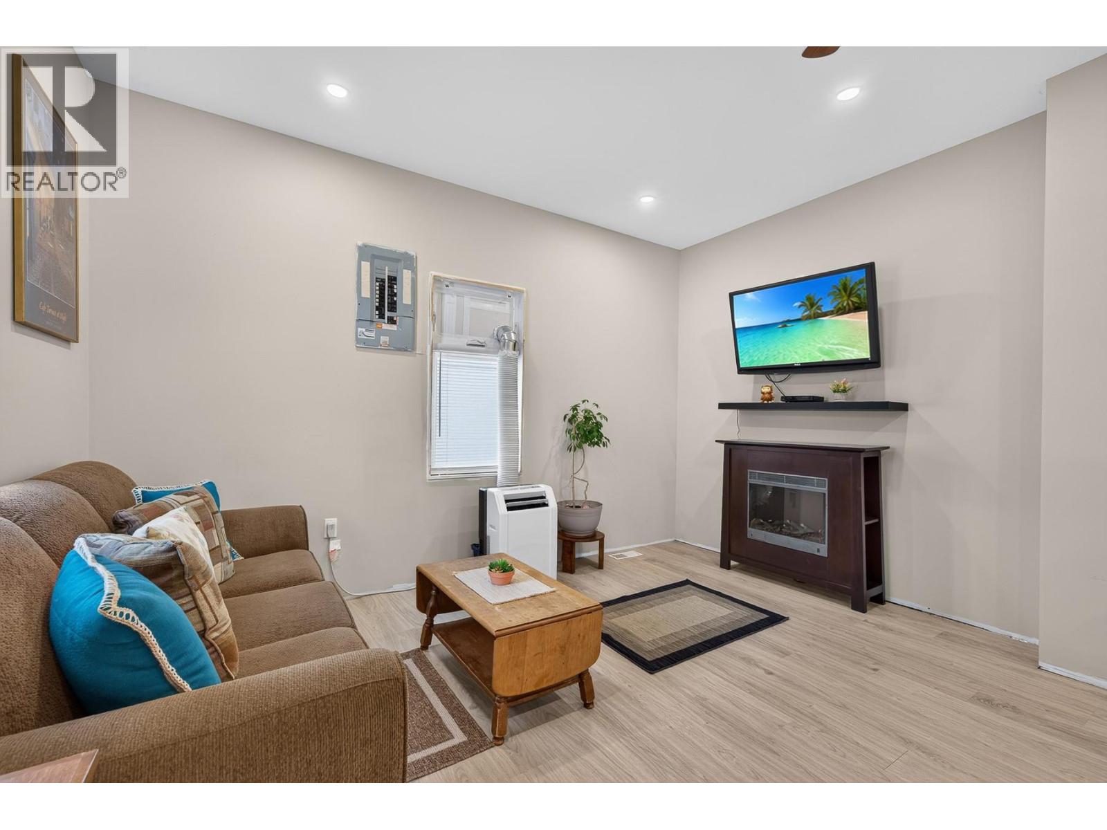 2004 33 Street, Vernon