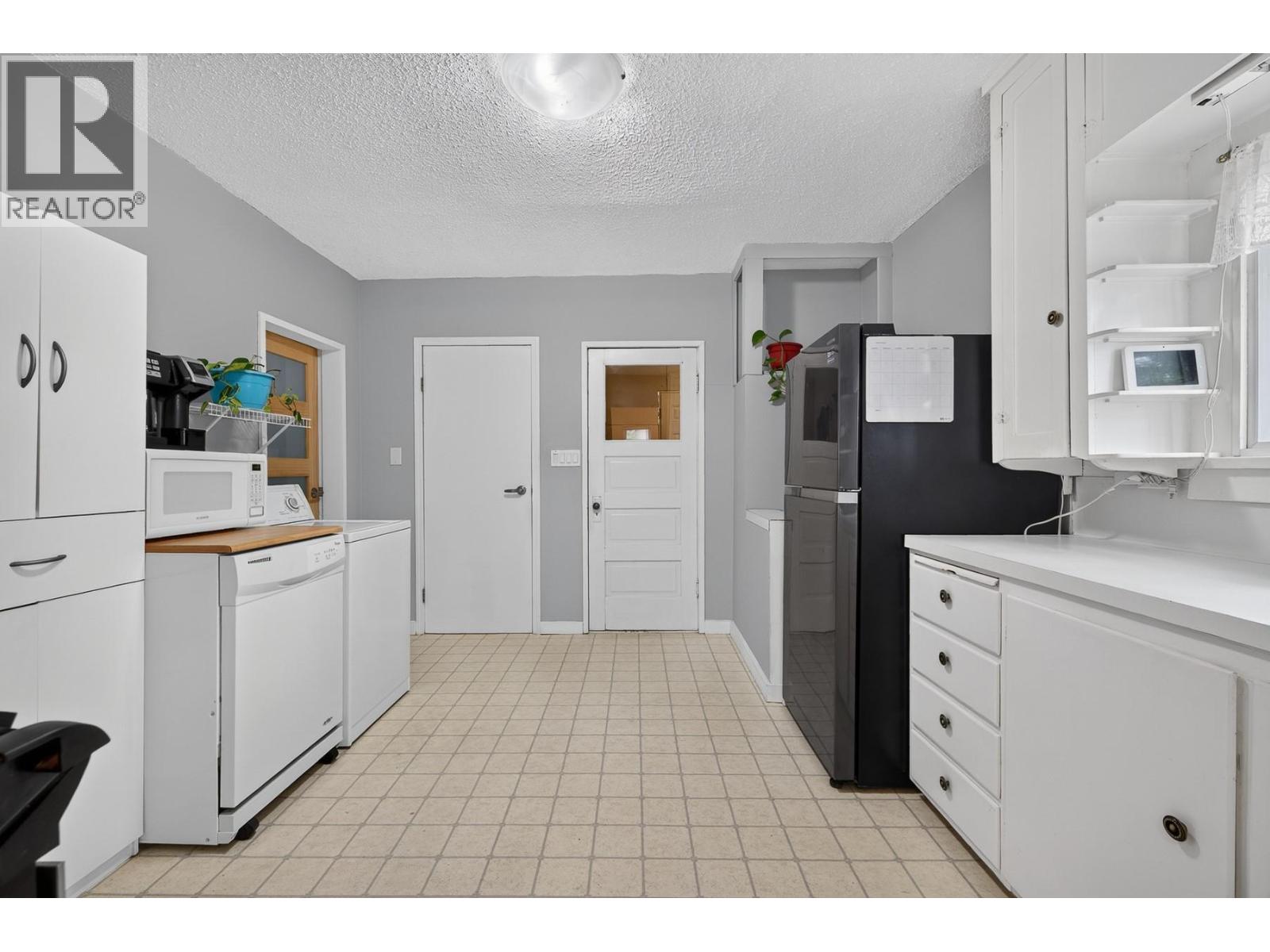 2004 33 Street, Vernon