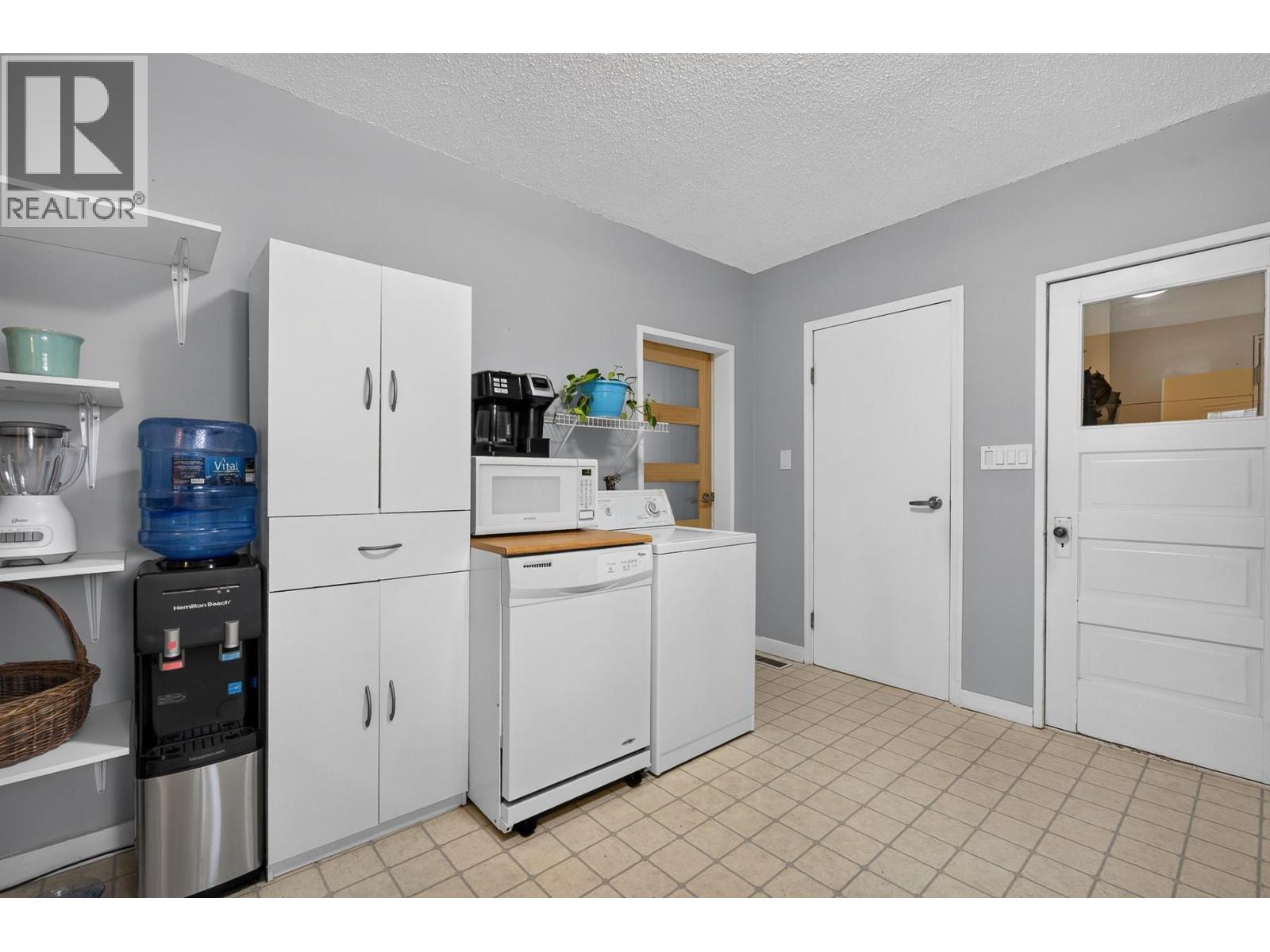 2004 33 Street, Vernon