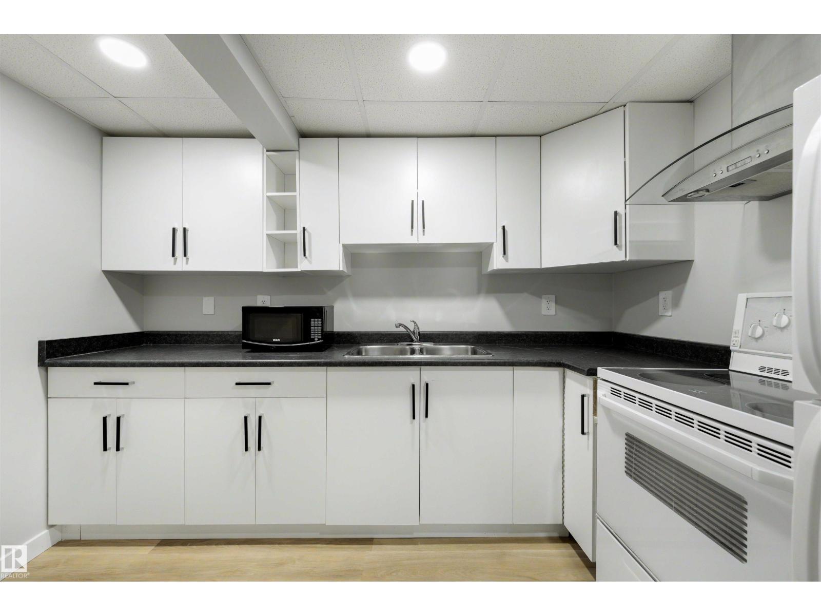 #43 3311 58 ST NW - 27