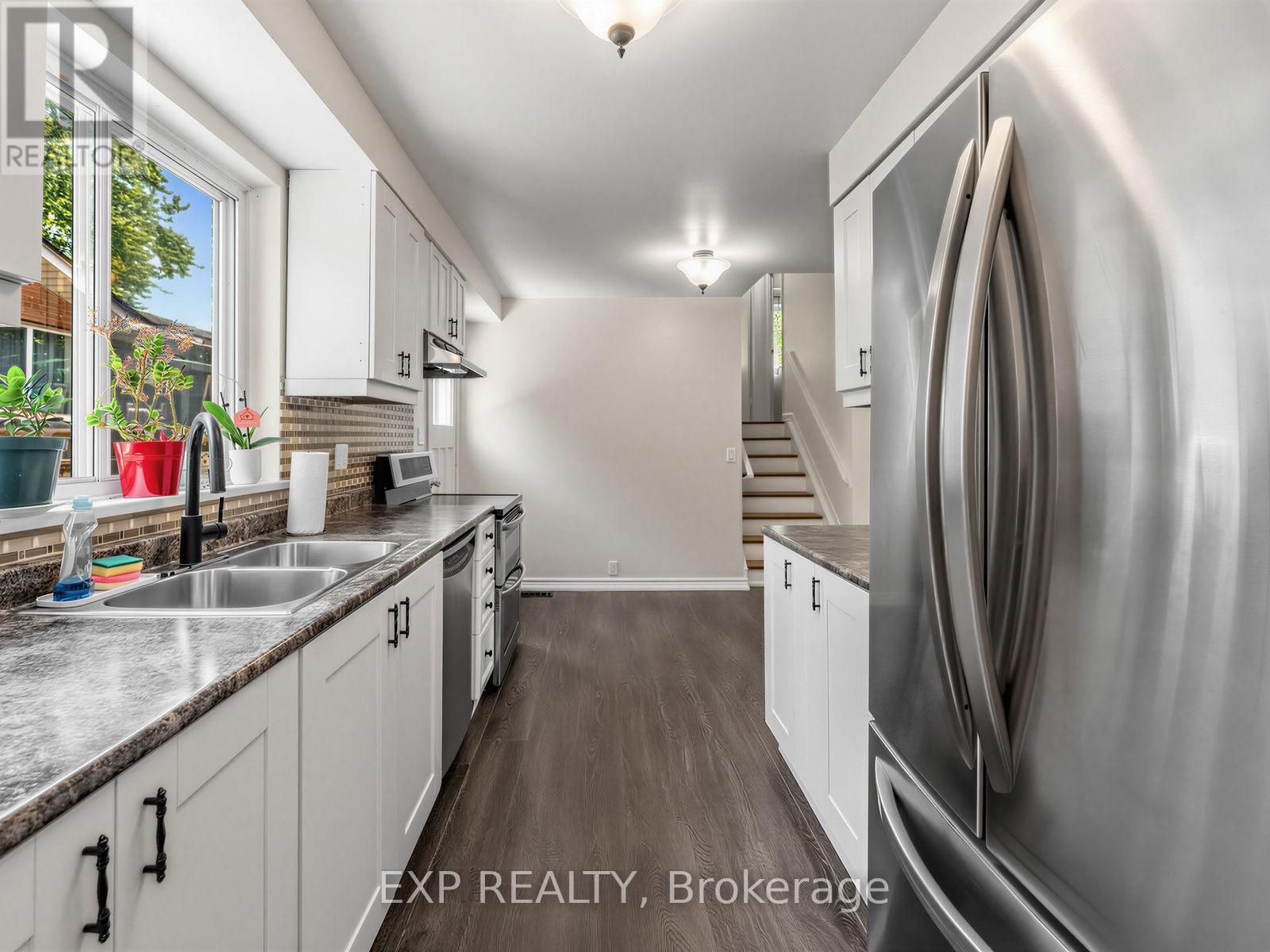 1586 SANDGATE CRESCENT - 16