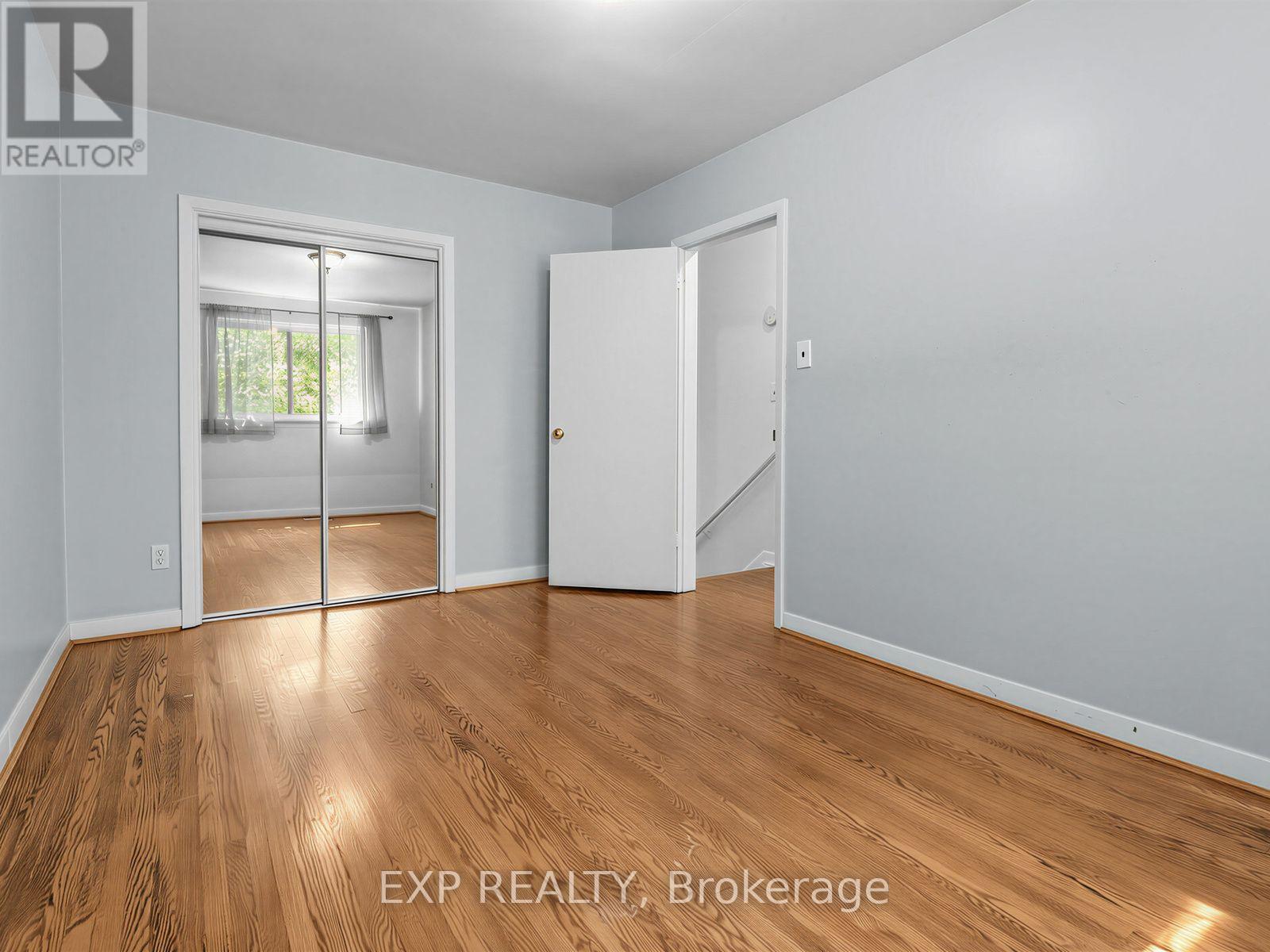 1586 SANDGATE CRESCENT - 18