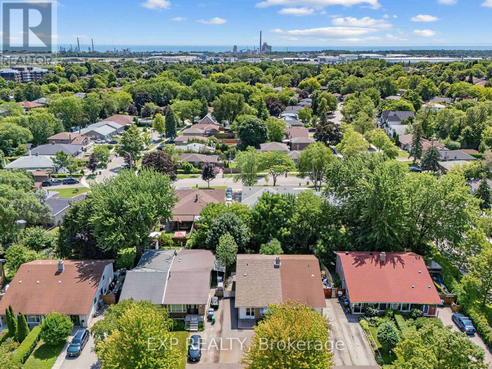 1586 SANDGATE CRESCENT - 37