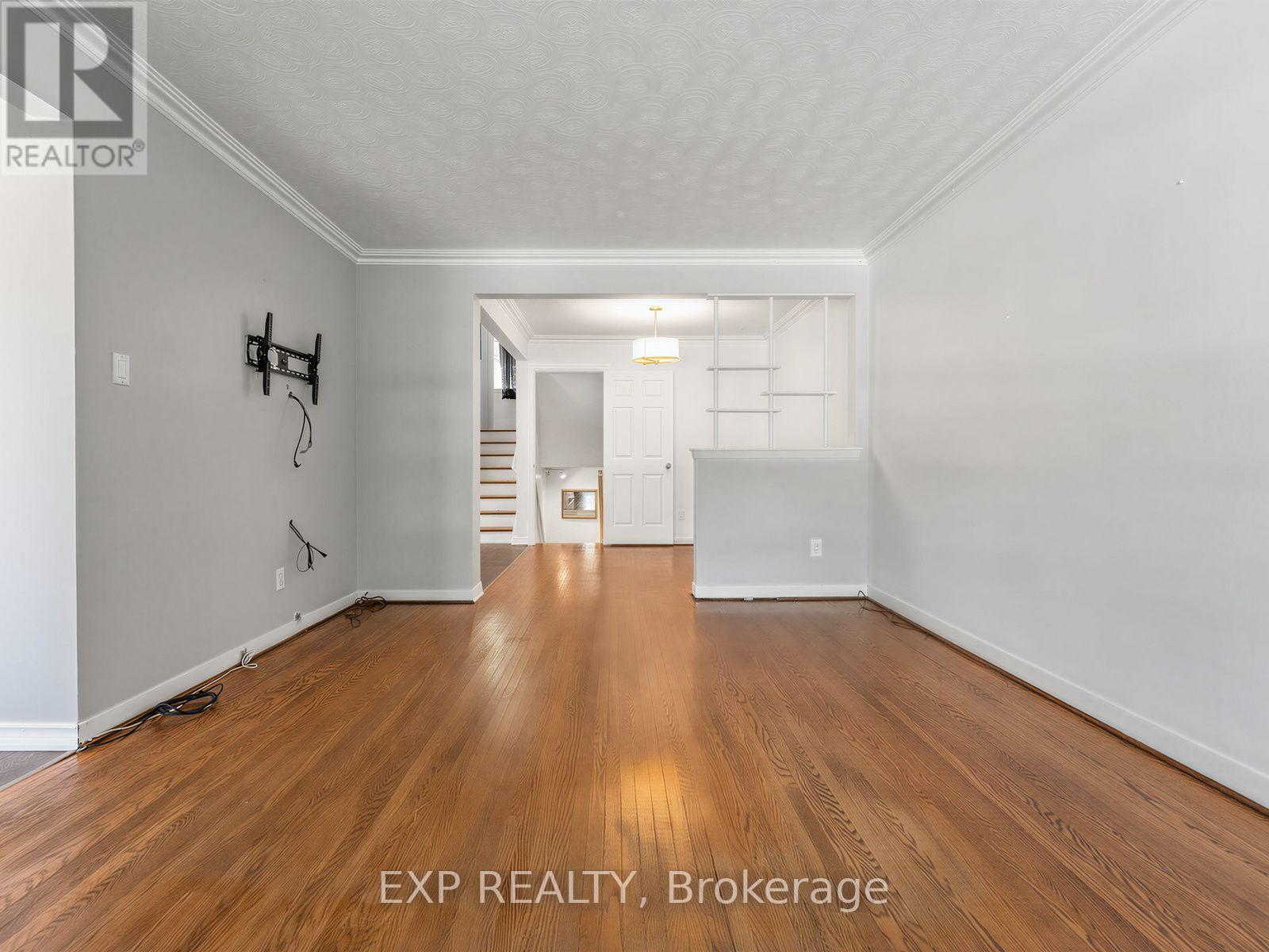 1586 SANDGATE CRESCENT - 7