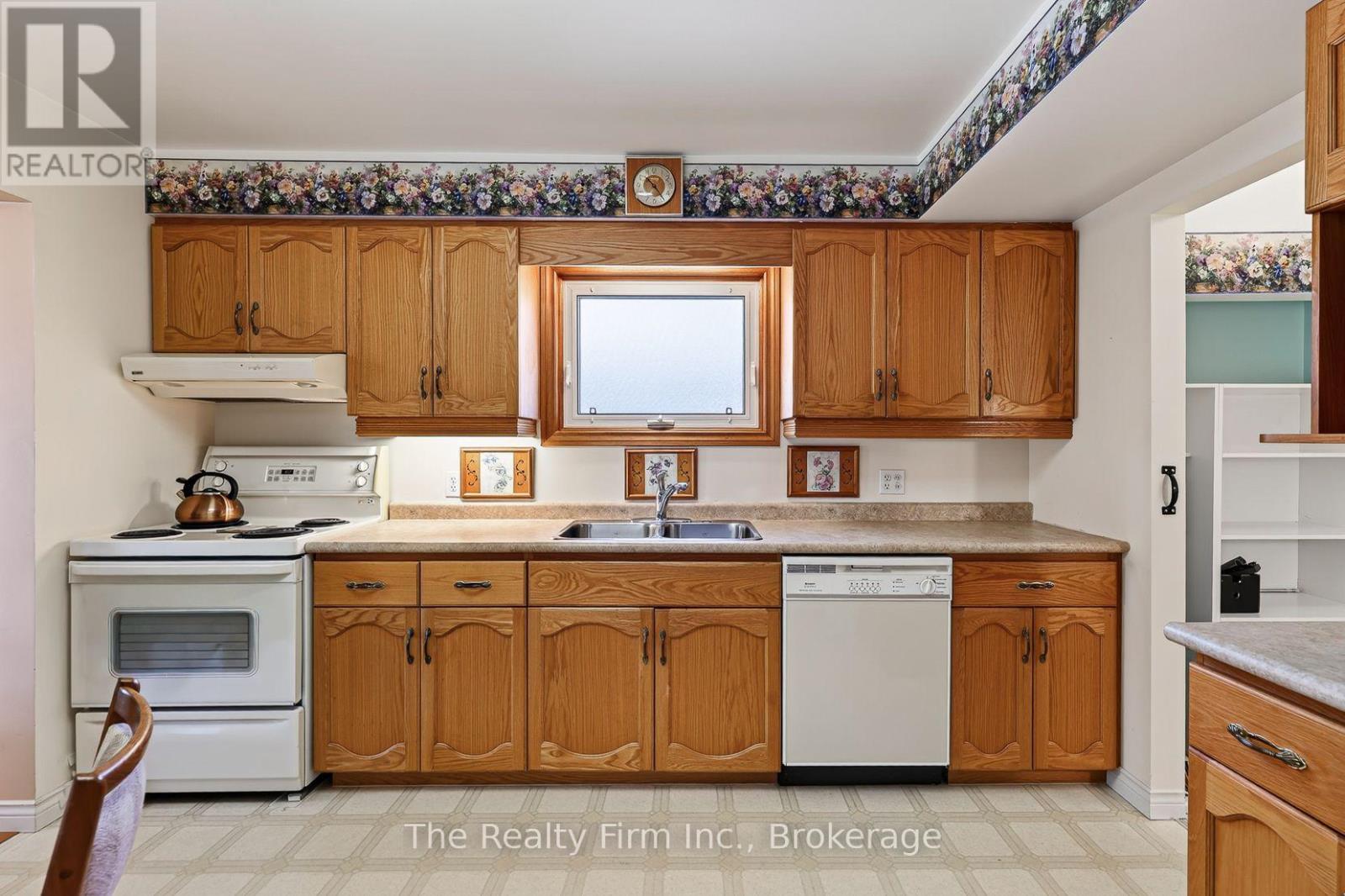 573 LANSDOWNE AVENUE - Image 11