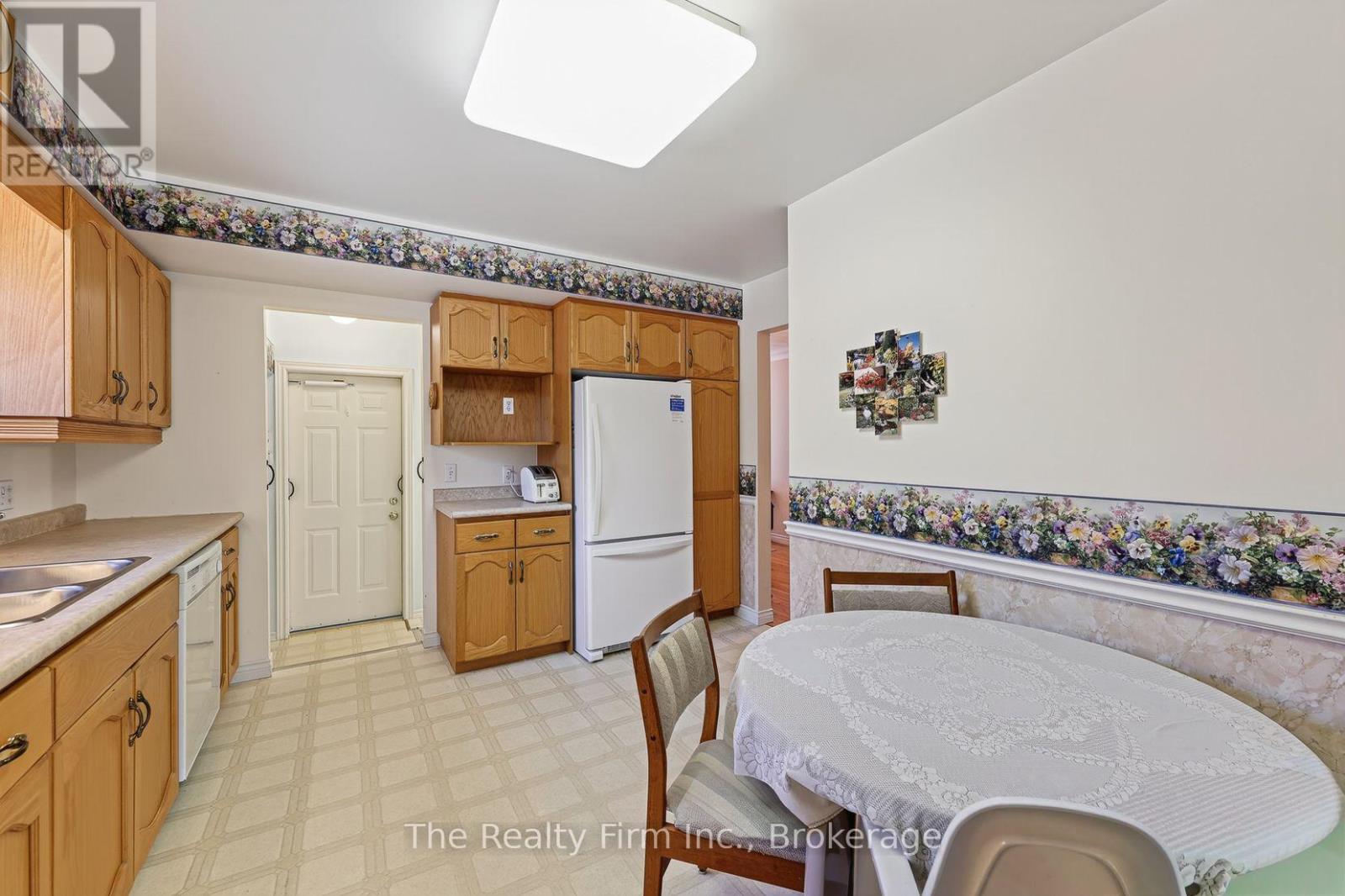 573 LANSDOWNE AVENUE - Image 12
