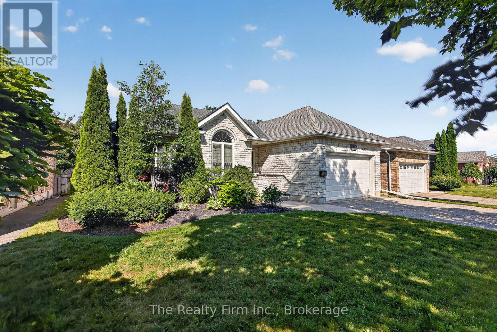 573 LANSDOWNE AVENUE - 2