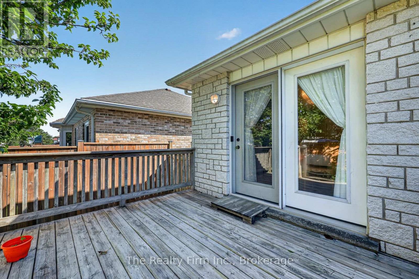573 LANSDOWNE AVENUE - 33
