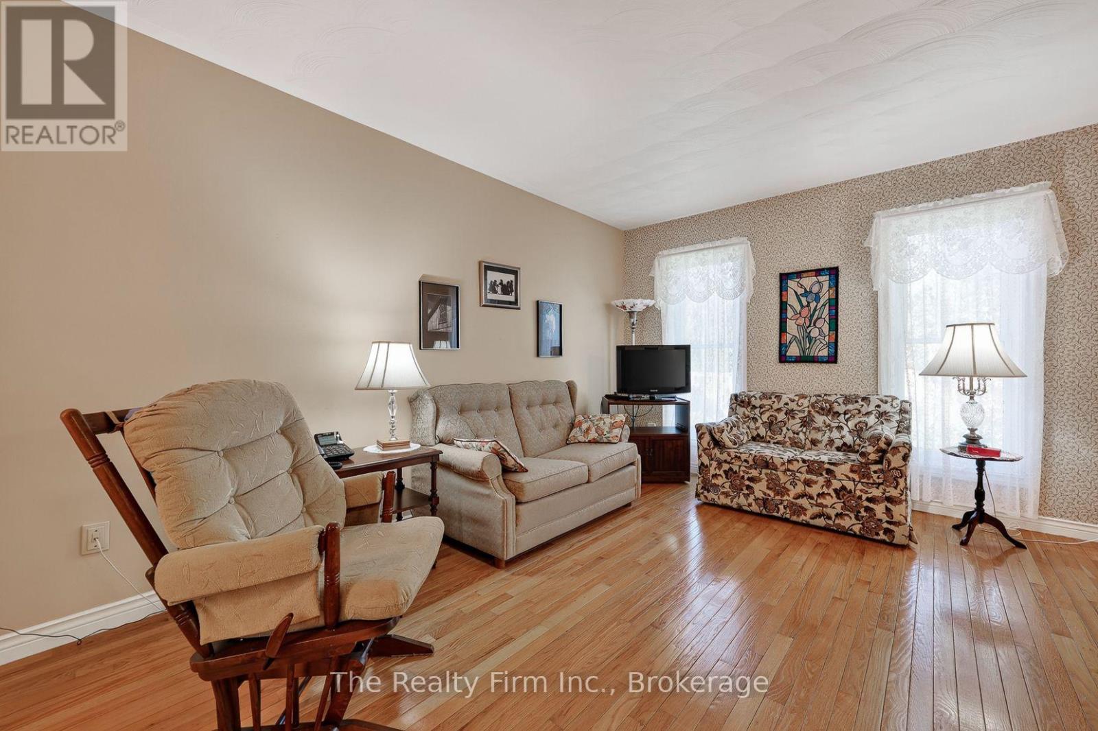 573 LANSDOWNE AVENUE - Image 6