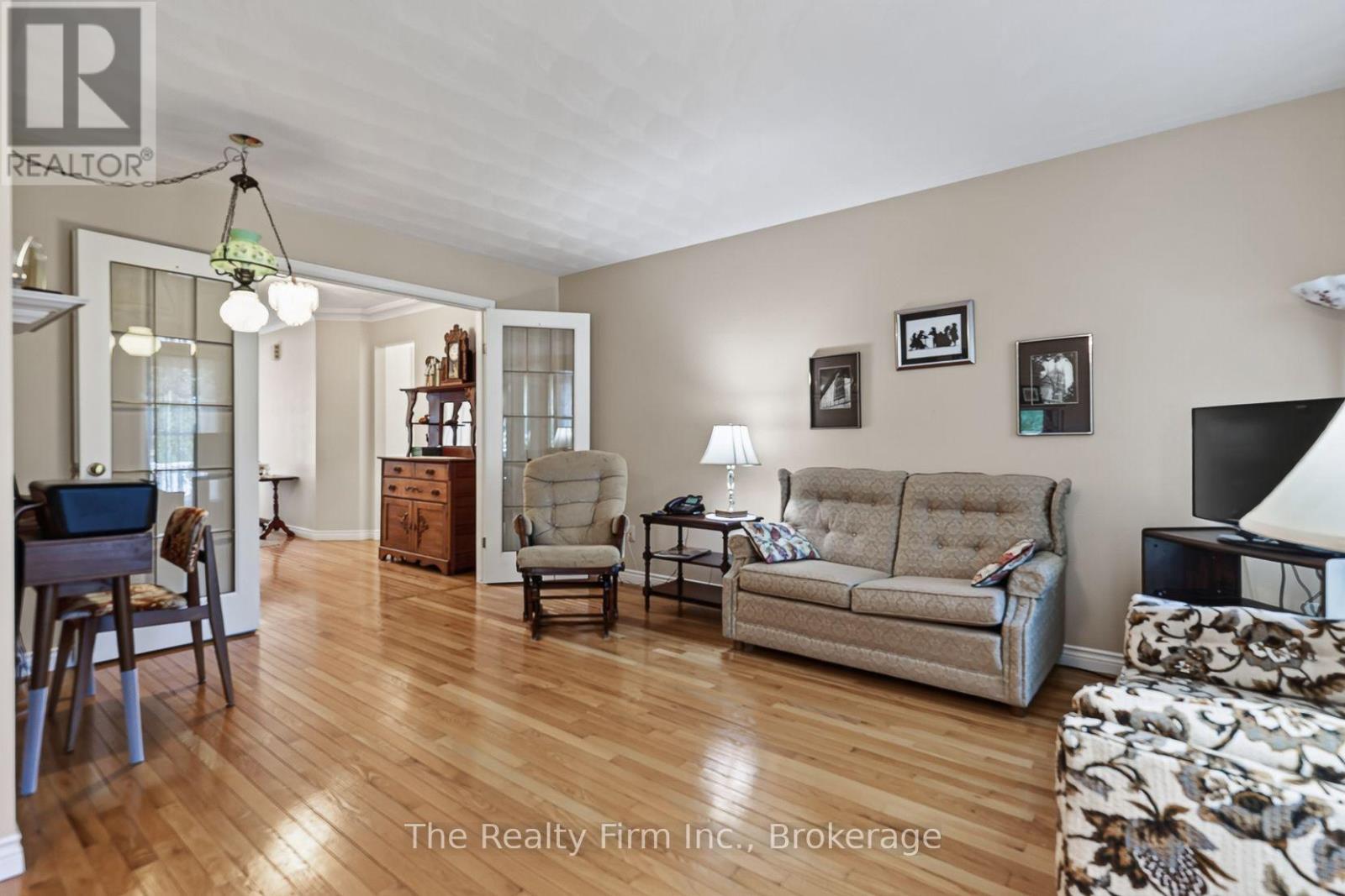573 LANSDOWNE AVENUE - Image 8
